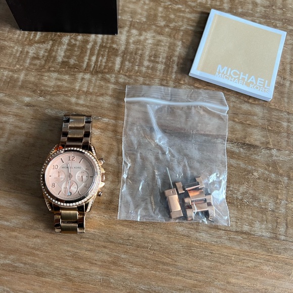 Michael Kors Watch (Rose Gold) - Picture 5 of 6